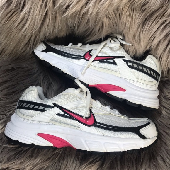 NiKE Women’s Sneakers - Picture 5 of 7